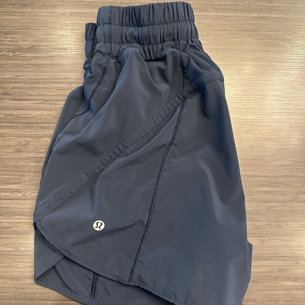 Lululemon Navy Track That 5” Shorts size 4 EUC